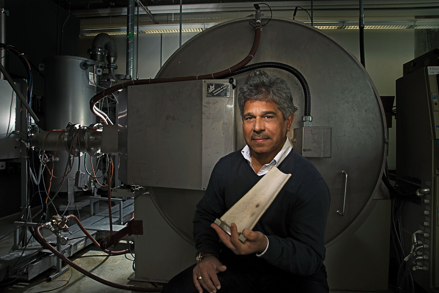 Professor Javad Mostaghimi holding a piece of foam shaped like a turbine blade. The foam has been coated with zirconia — a thermal barrier. Air can flow through the foam and cool the blade so that it can withstand temperatures greater than 1000C (Photo: Rob Waymen).